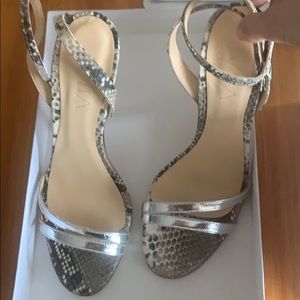 🎉sale!🎉 New Iylia heels with silver/snake detail